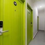 Urbanview Hotel Bizhome Artha Gading Boulevard By Reddoorz